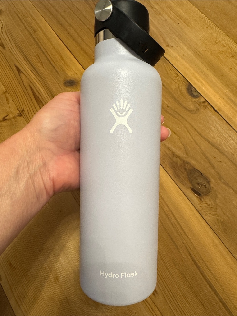 Hydro Flask Powder Lilac Bottle with Light Turquoise Accent and Black Lid, 20oz - Picture 3 of 4